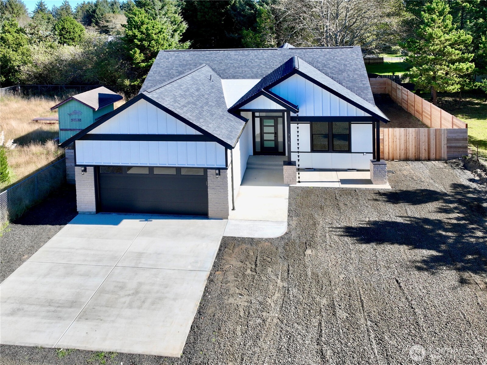 716 Island Circle Property Photo 2