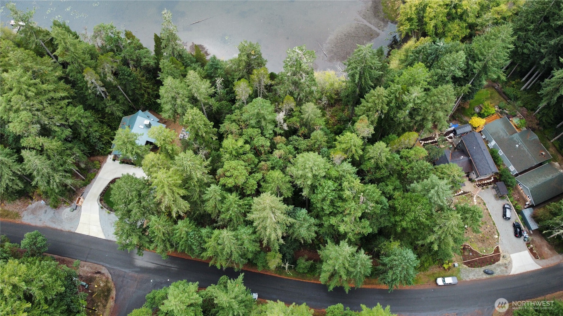 11026 Matthews Way Property Photo 3