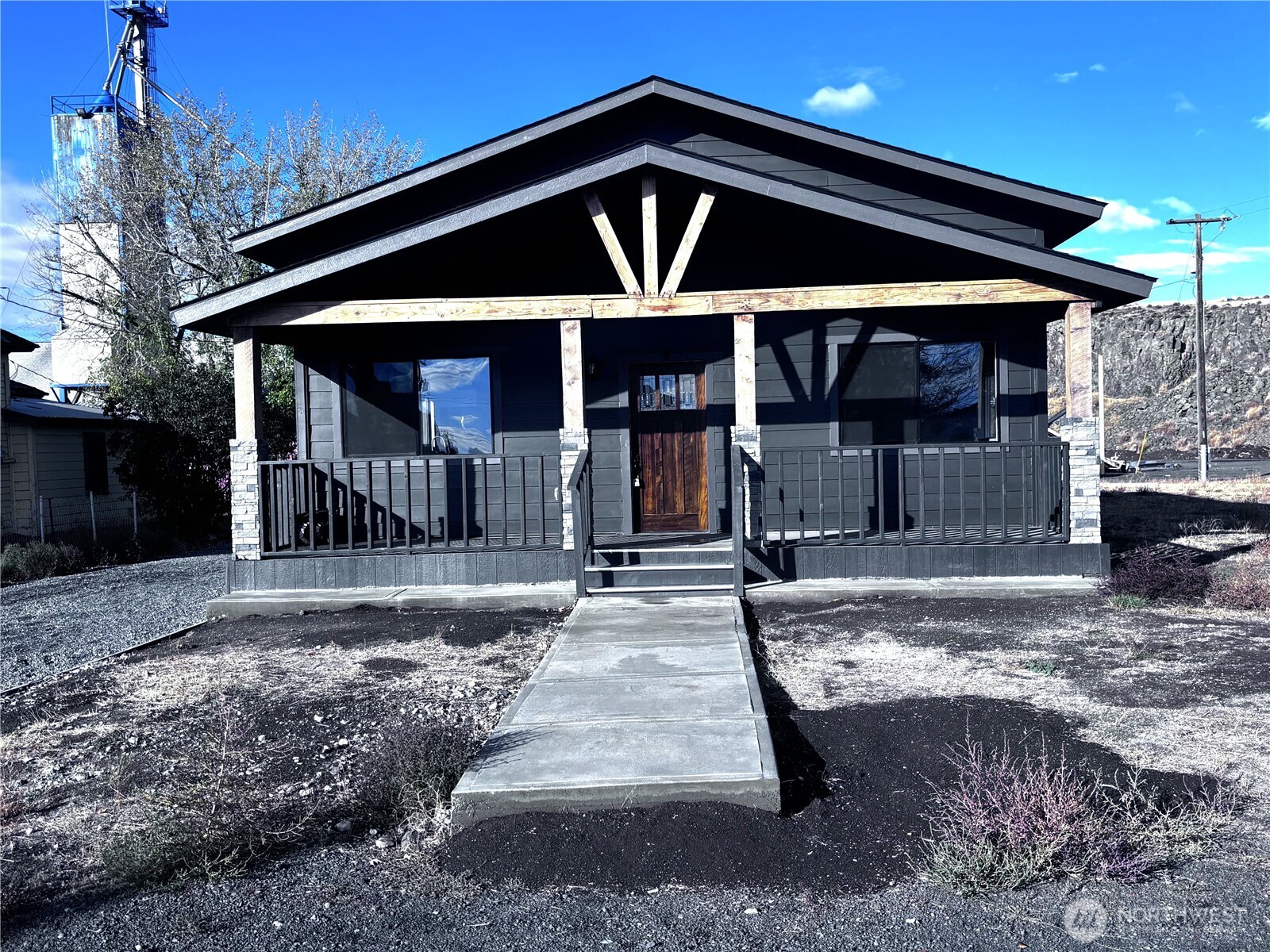 207 N Birch St Property Photo 2