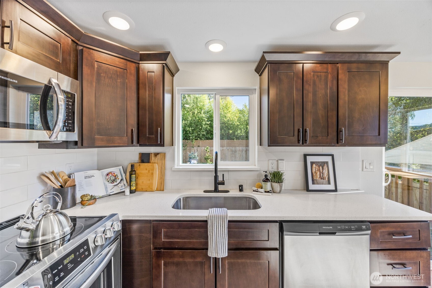 5026 48th Avenue Property Photo 6