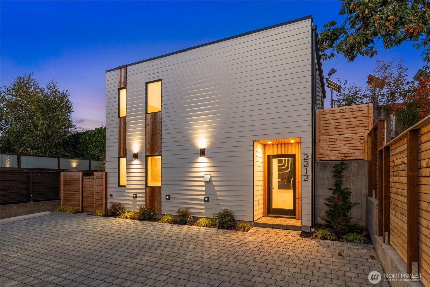 2212 Broadway Property Photo 1