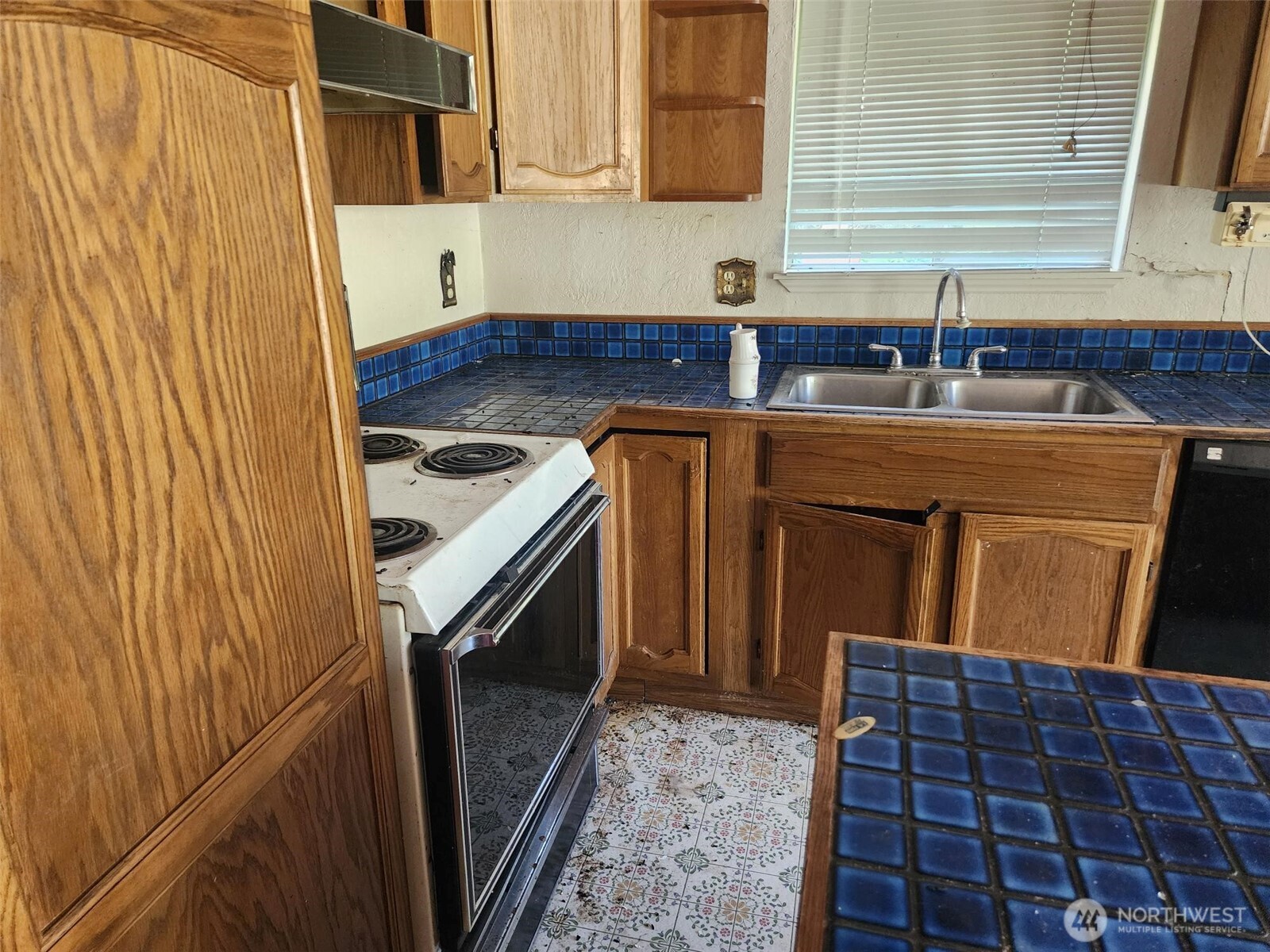 1911 Hundley Road Property Photo 3