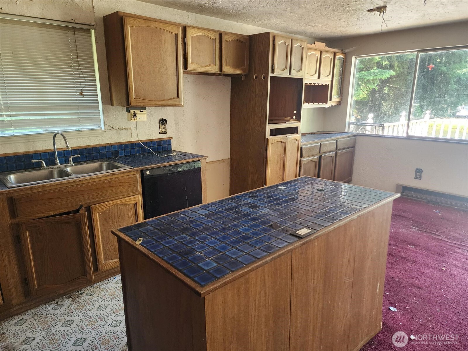 1911 Hundley Road Property Photo 4