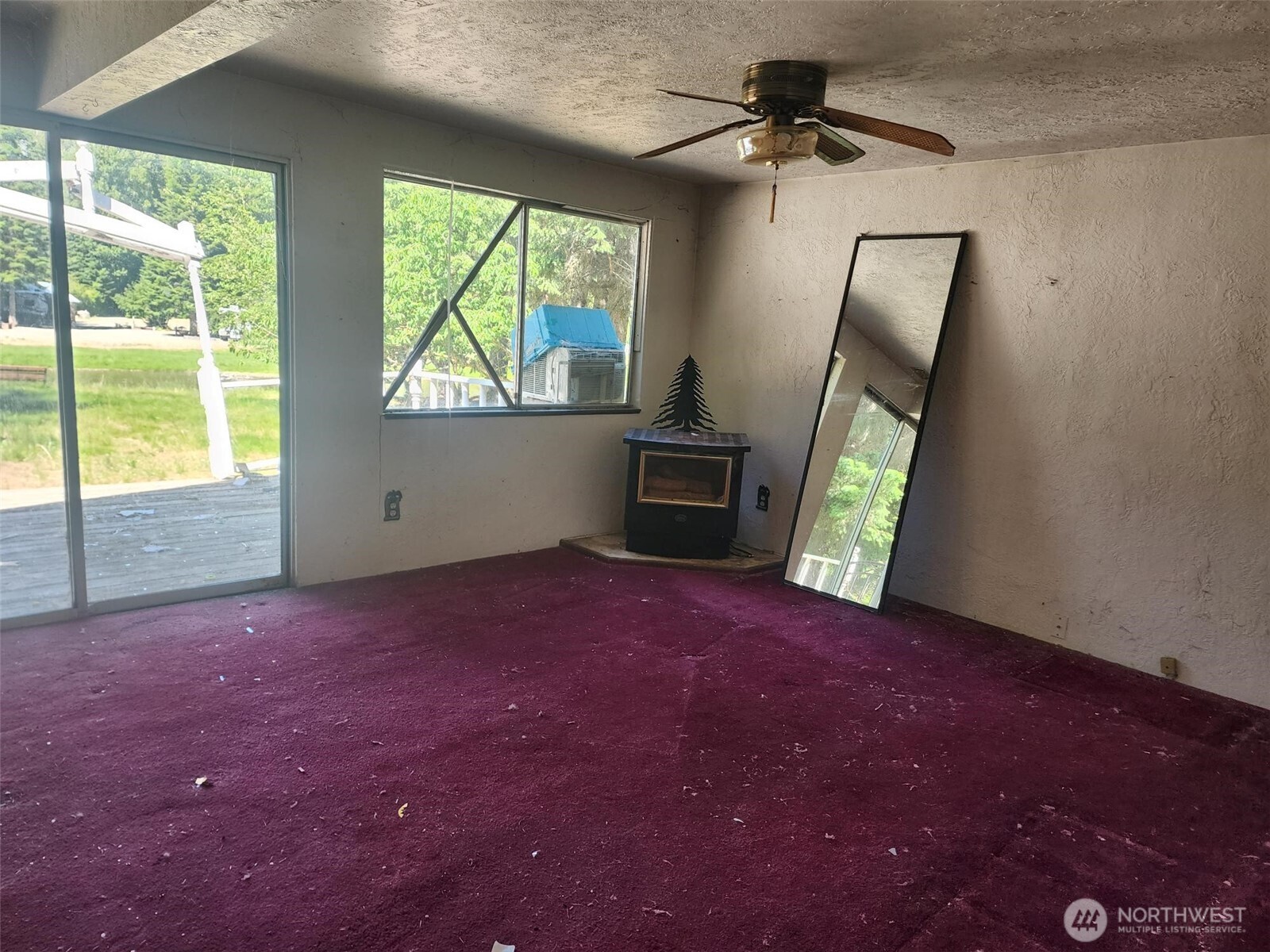 1911 Hundley Road Property Photo 5