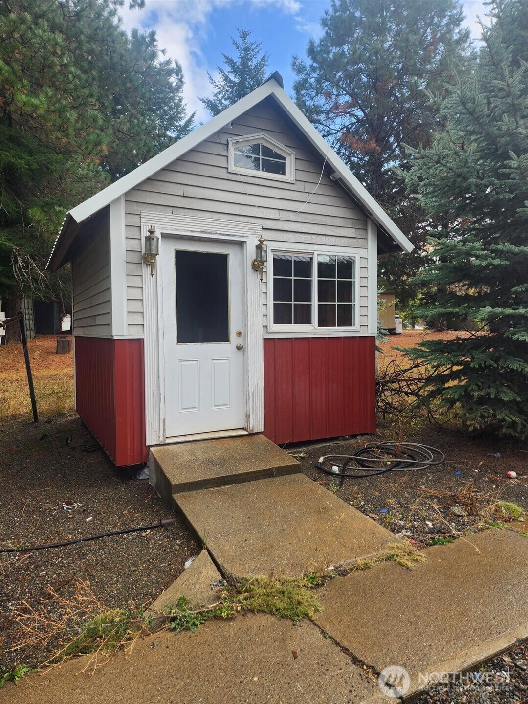 1911 Hundley Road Property Photo 6