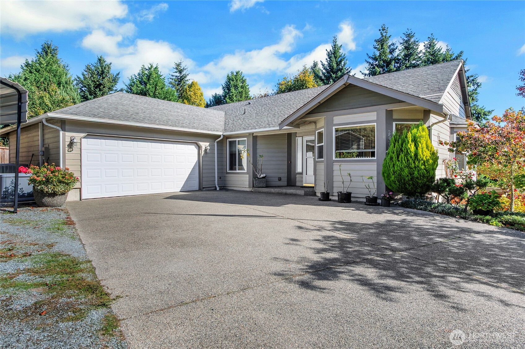 25319 Meridian Property Photo 4