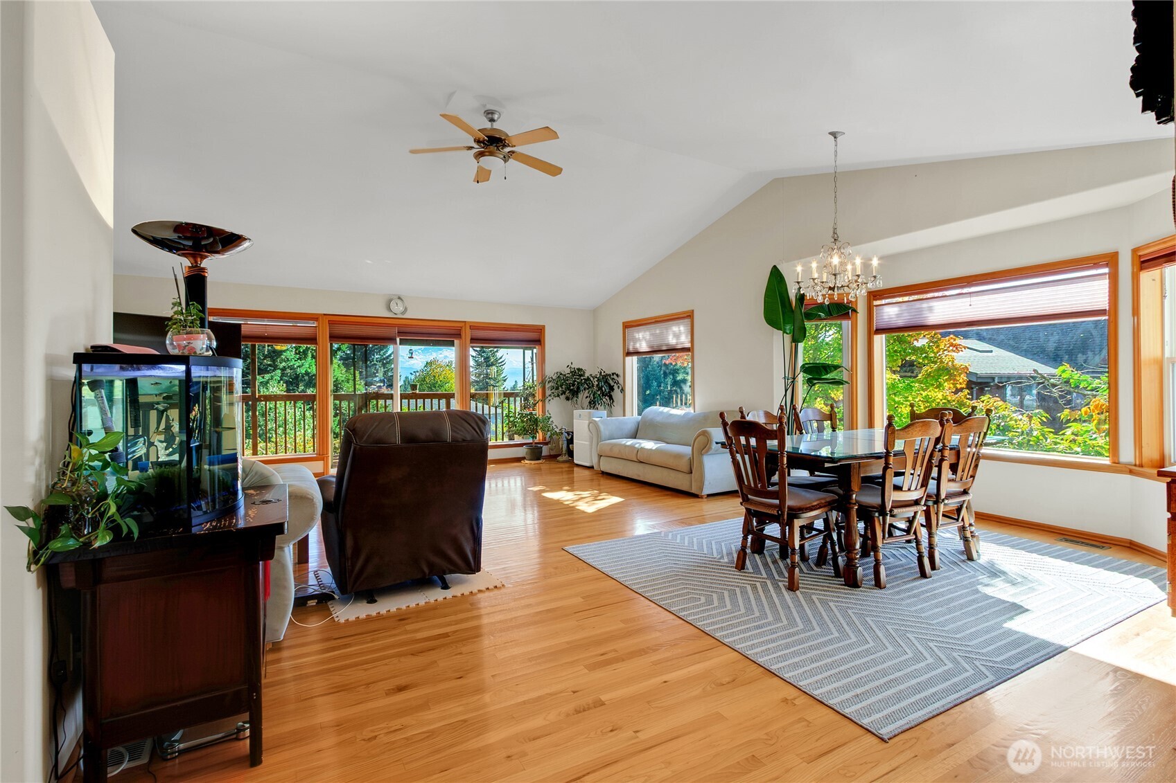 25319 Meridian Property Photo 10