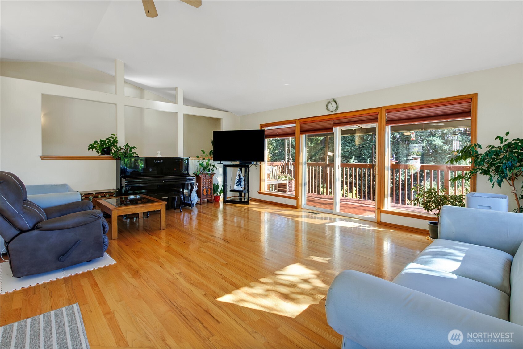 25319 Meridian Property Photo 11