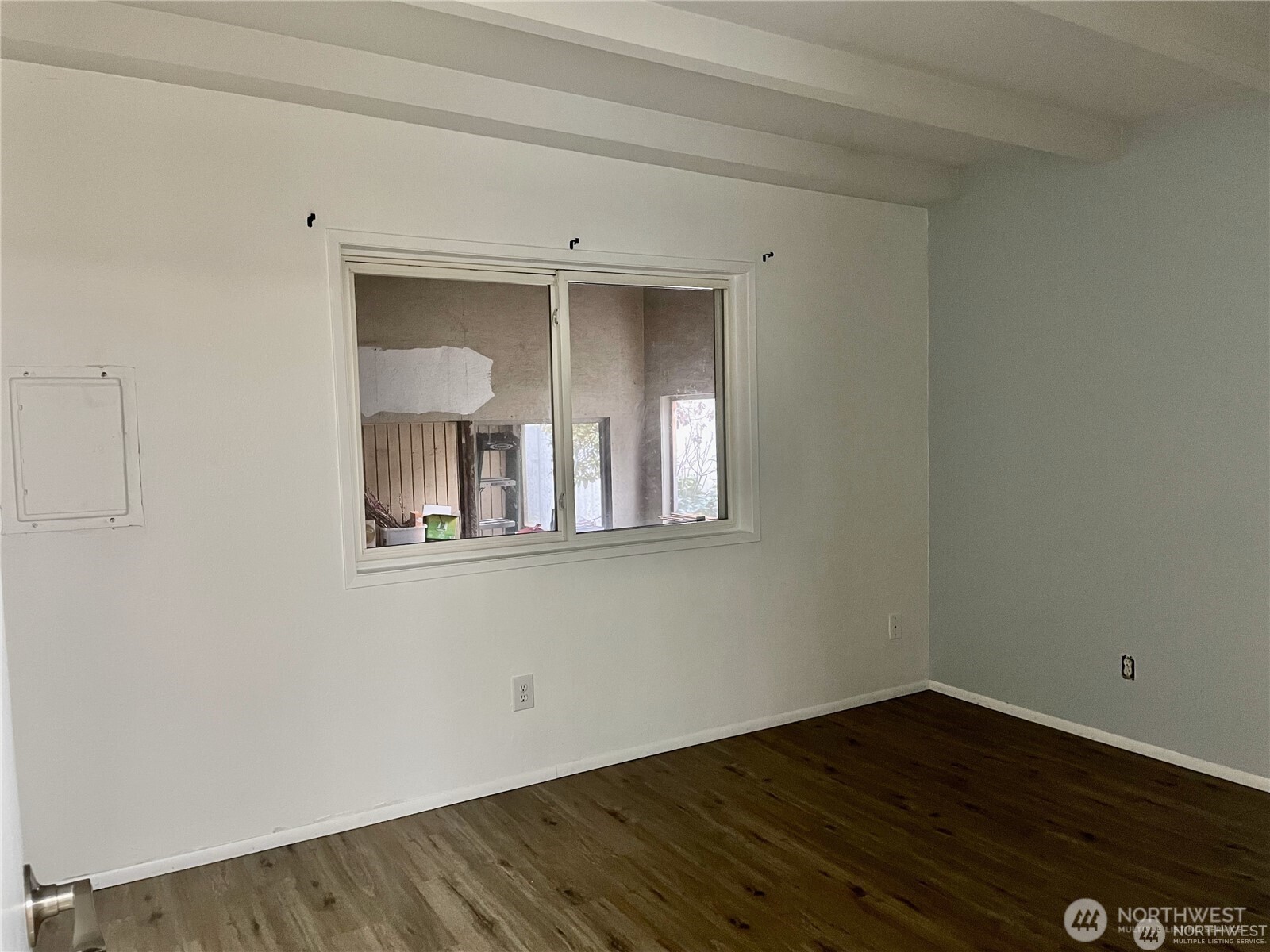 685 Morse Street Property Photo 6