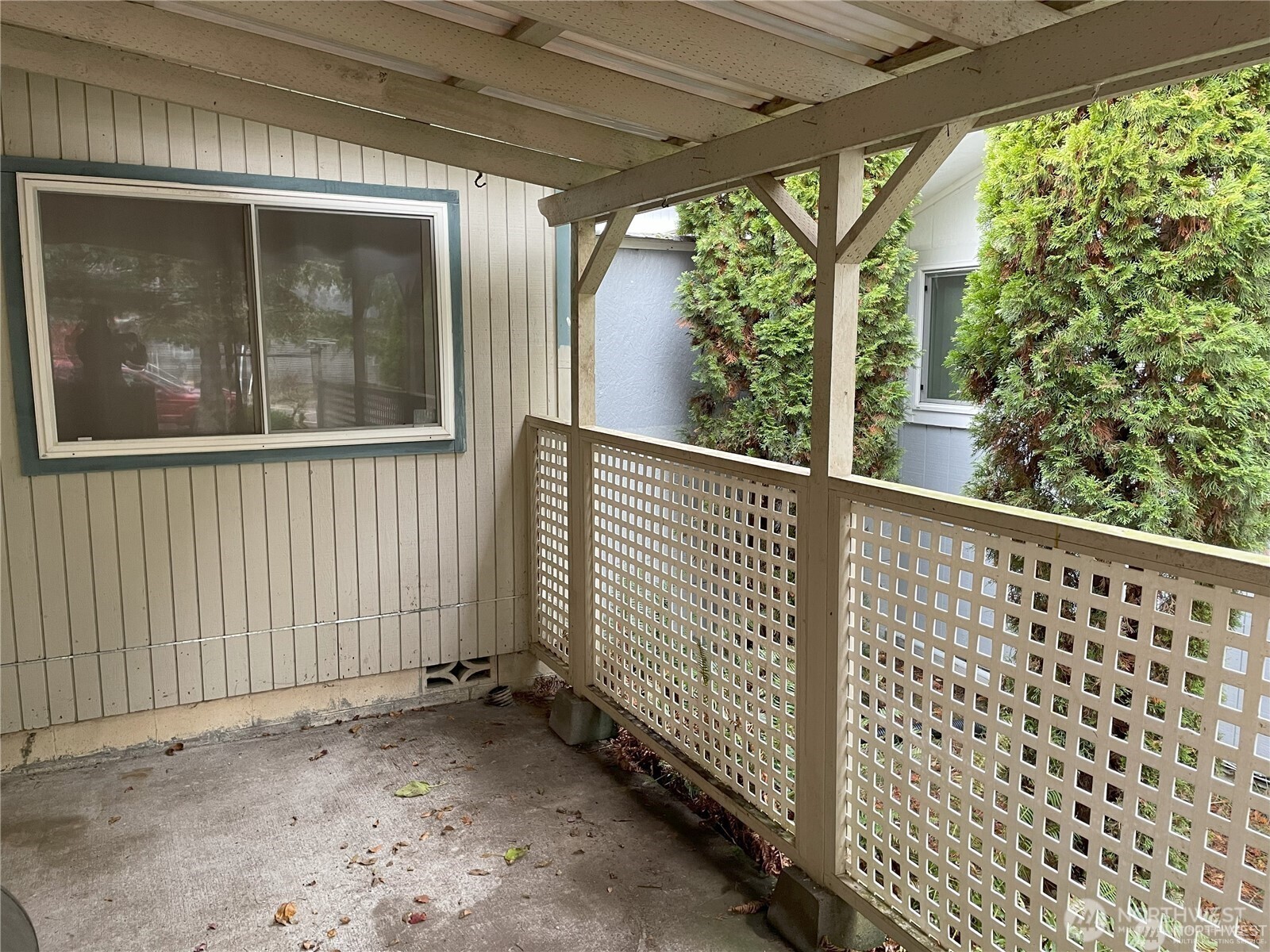 685 Morse Street Property Photo 9