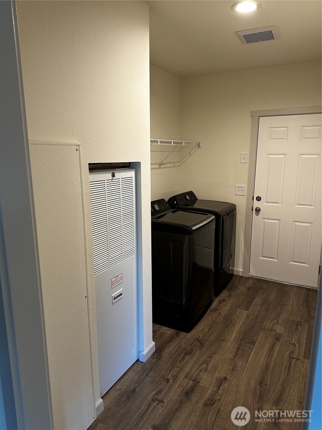 10302 Lakeview Avenue 26 Property Photo 6