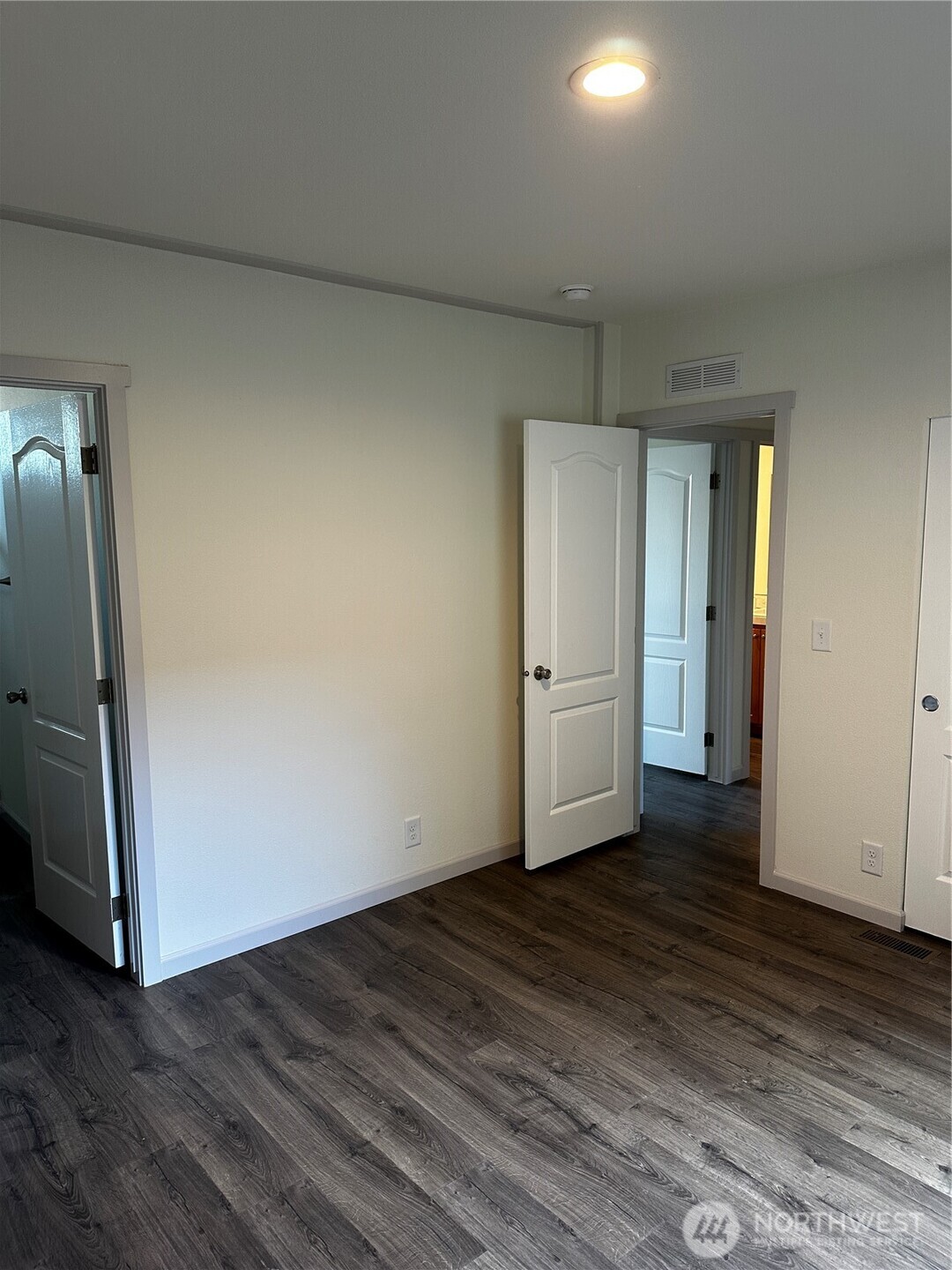 10302 Lakeview Avenue 26 Property Photo 14