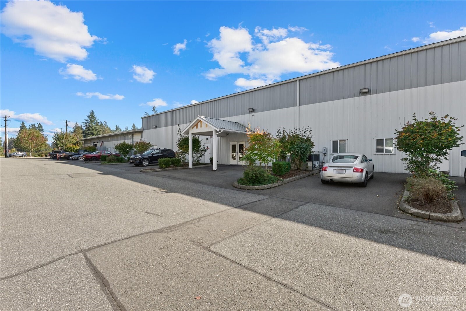 18824 Smokey Point Boulevard Property Photo 3