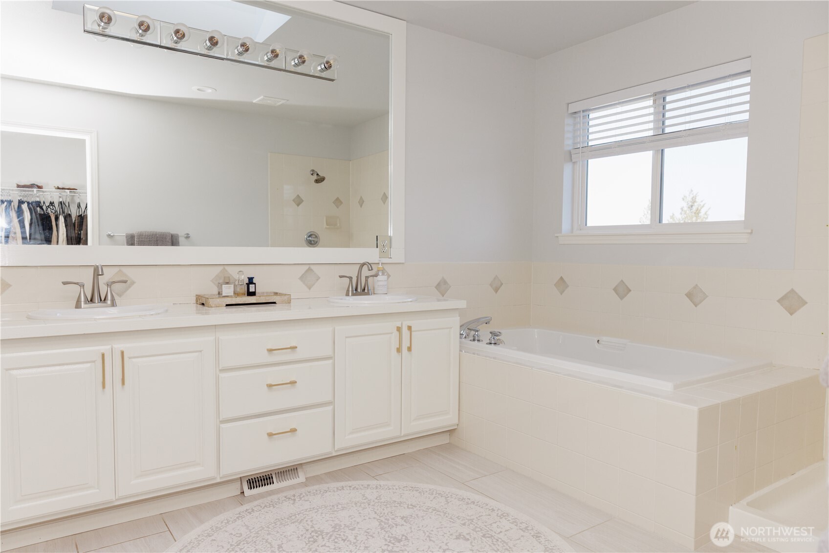 3914 Fairwood Boulevard Property Photo 24