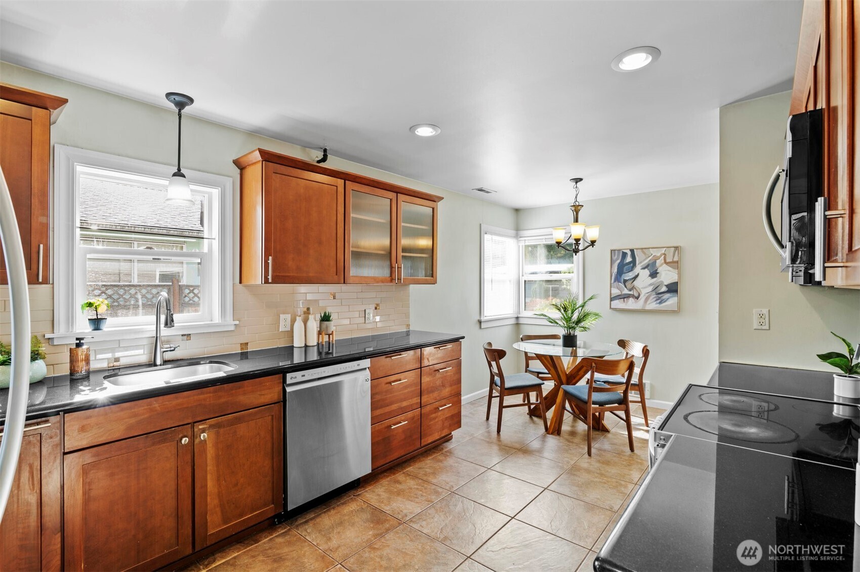 9728 45th Avenue Property Photo 3