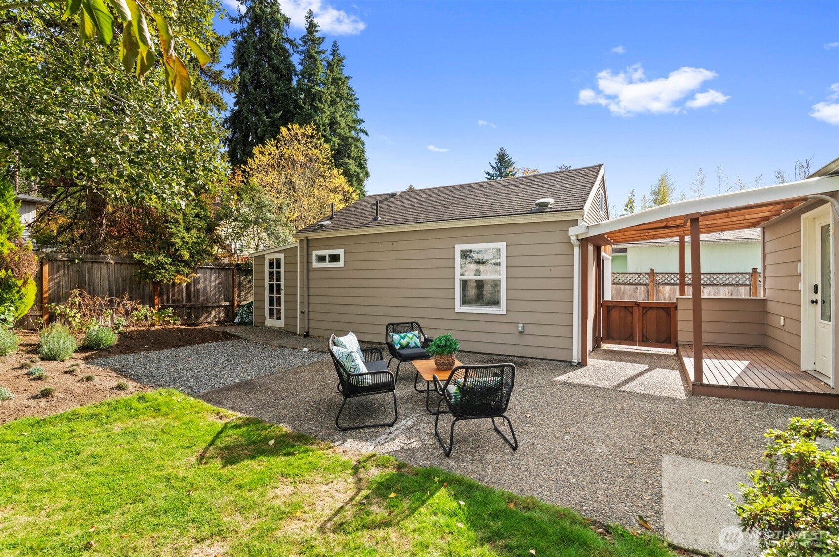 9728 45th Avenue Property Photo 7