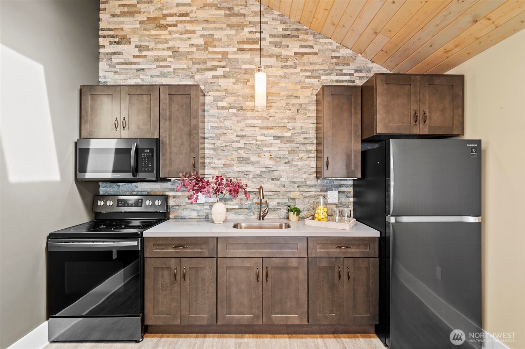 9728 45th Avenue Property Photo 20