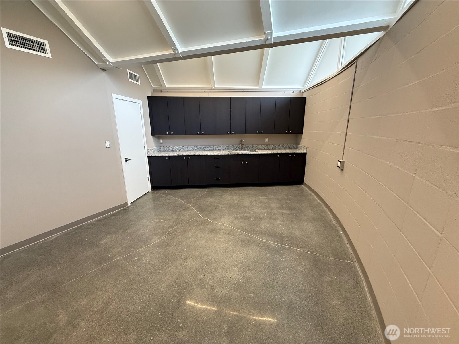 1881 S Burlington Boulevard Property Photo 10