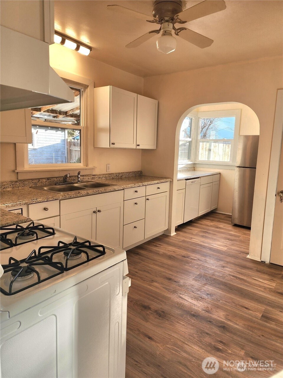 209 W 2nd Avenue Property Photo 3