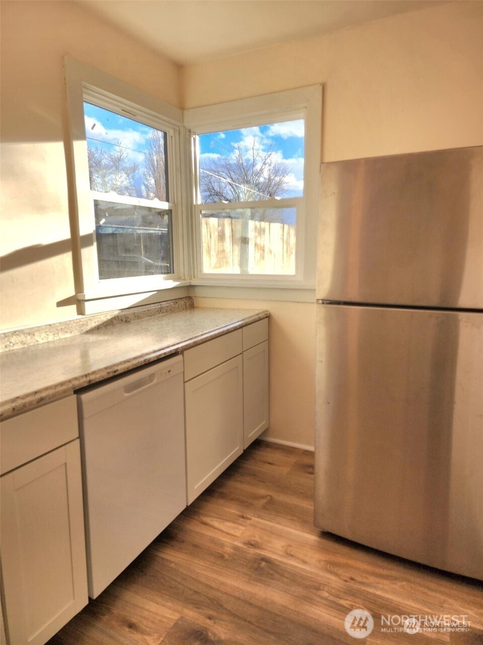 209 W 2nd Avenue Property Photo 4