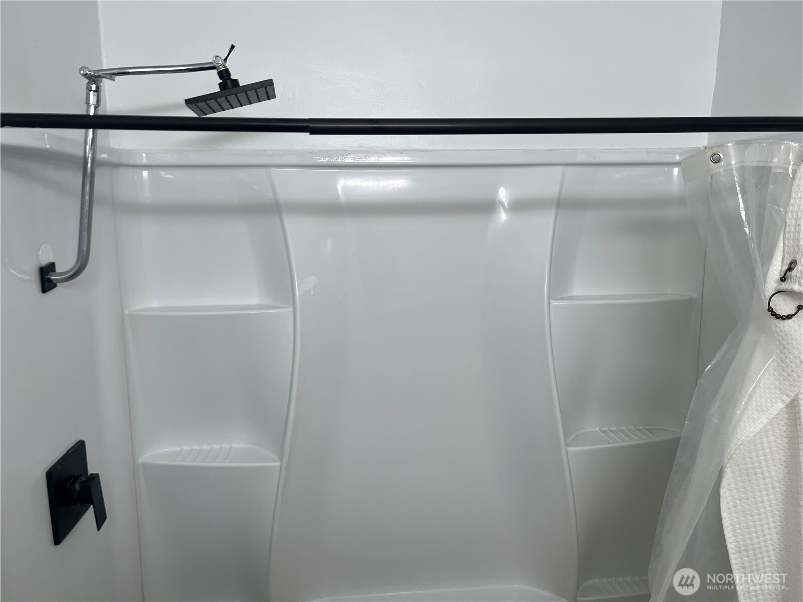 209 W 2nd Avenue Property Photo 6