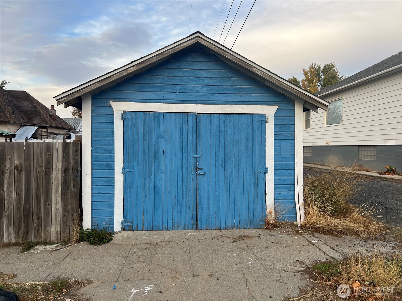 209 W 2nd Avenue Property Photo 8