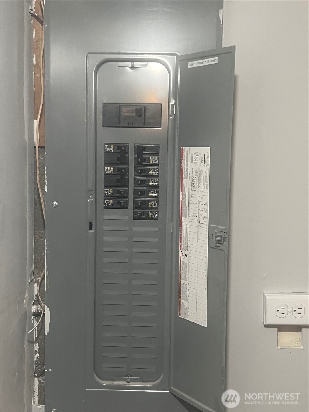 209 W 2nd Avenue Property Photo 11