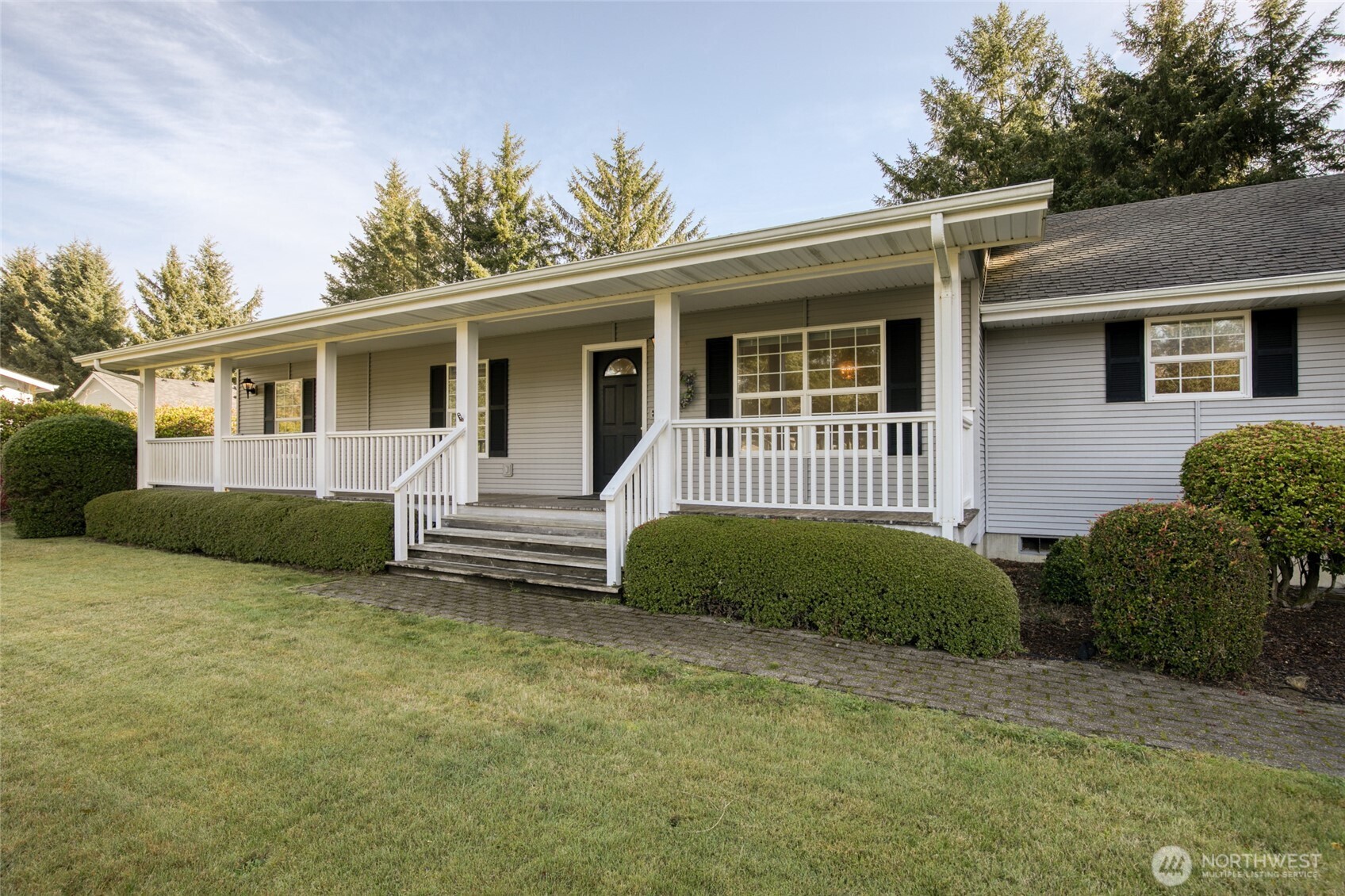 646 Woodland Loop Property Photo 3