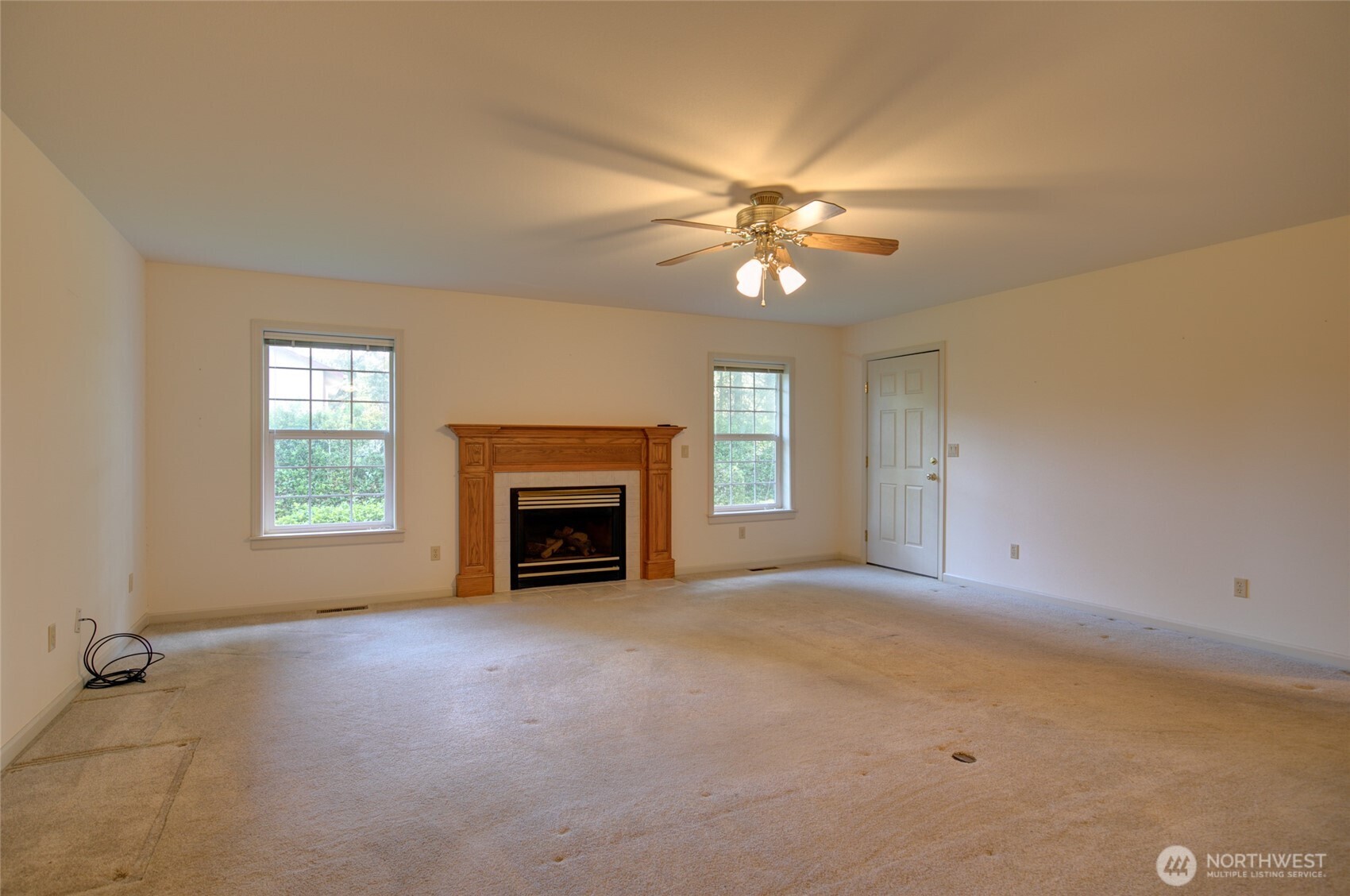 646 Woodland Loop Property Photo 4