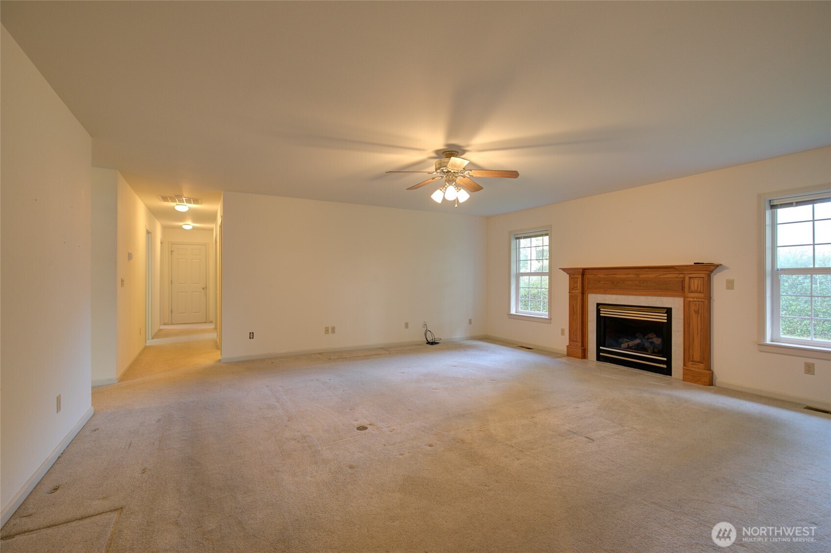 646 Woodland Loop Property Photo 5