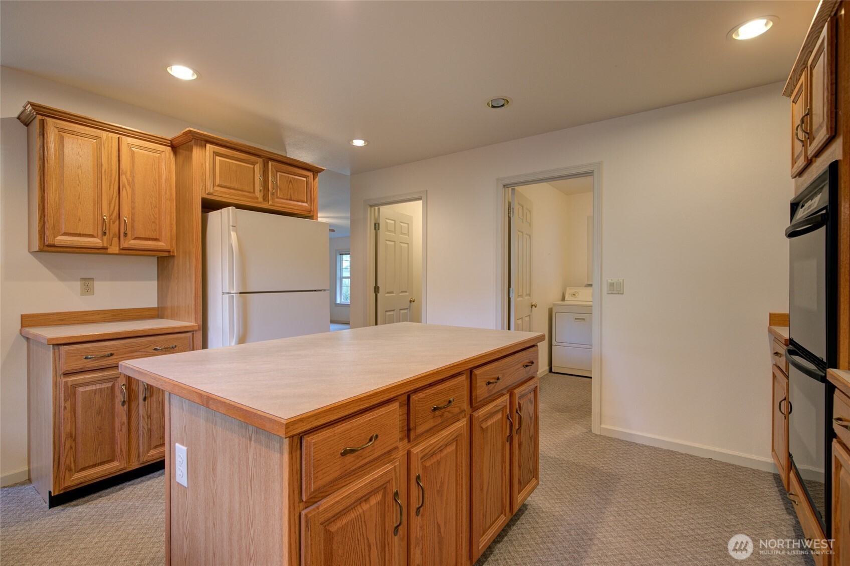 646 Woodland Loop Property Photo 9