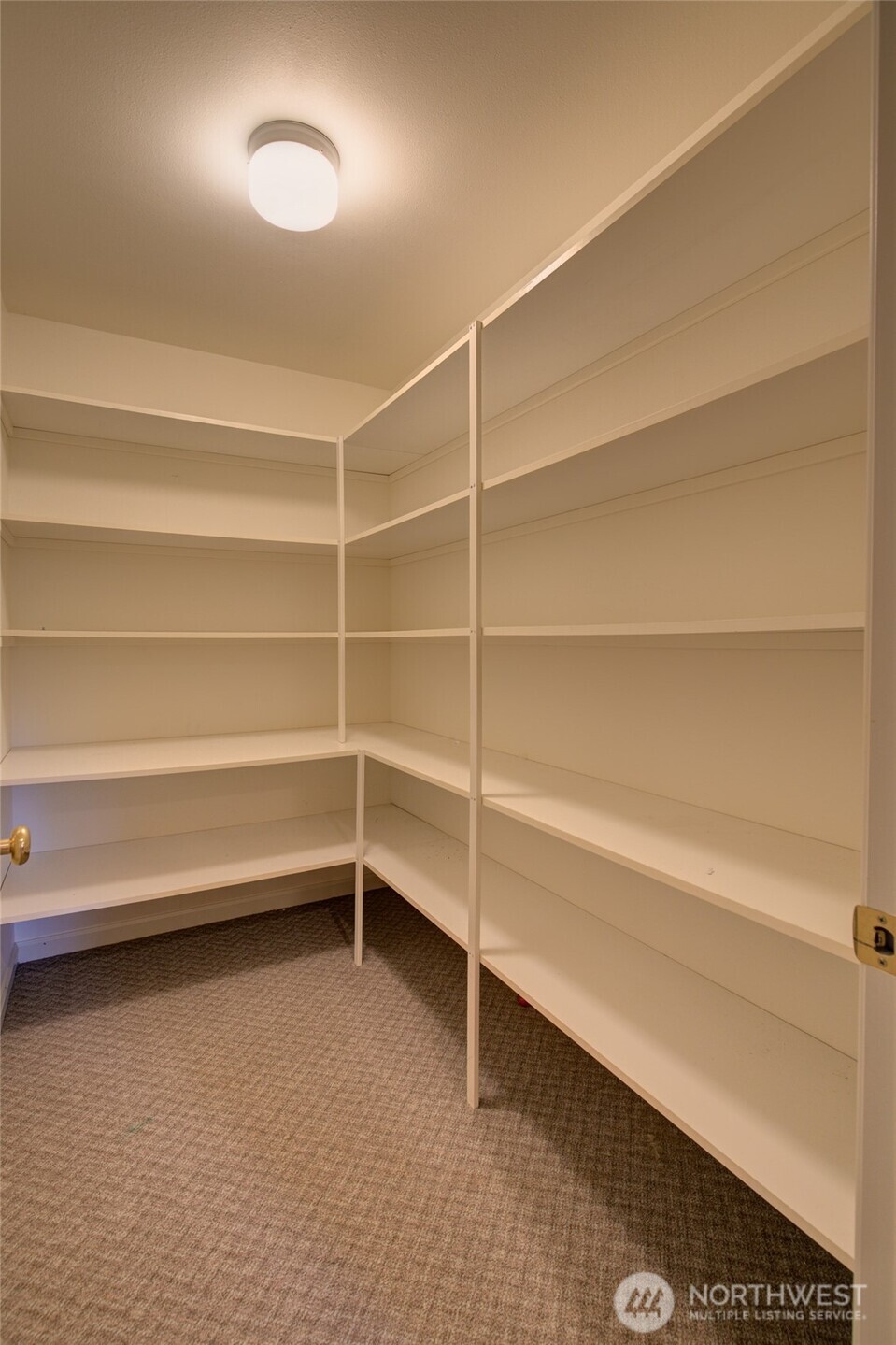 646 Woodland Loop Property Photo 10