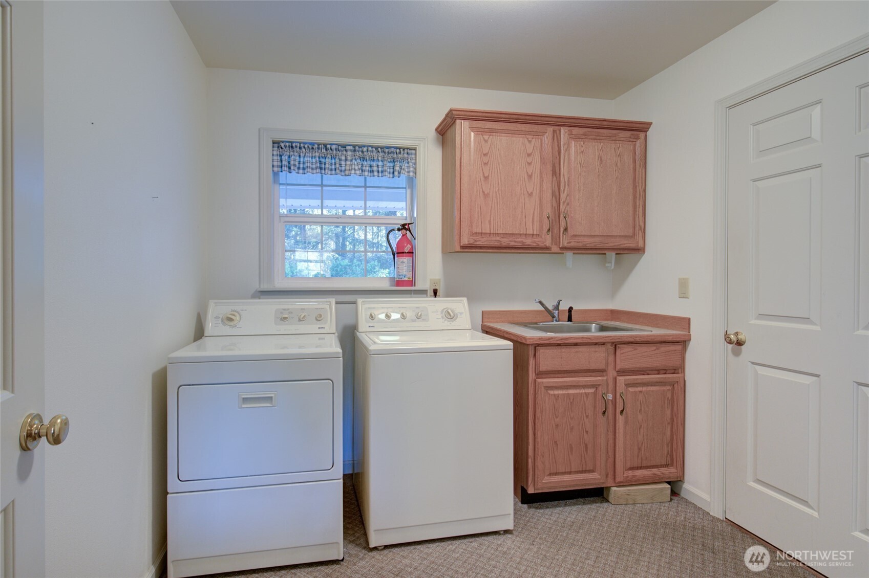 646 Woodland Loop Property Photo 11