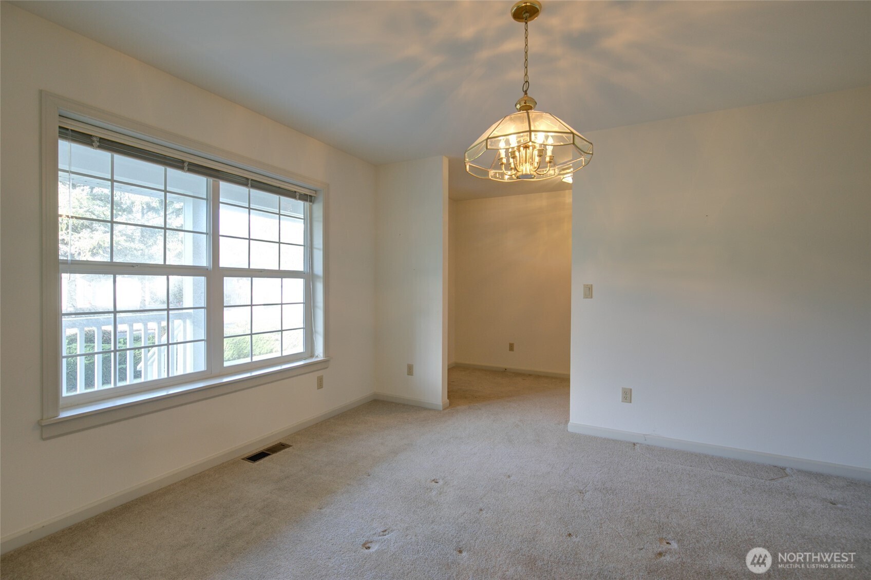 646 Woodland Loop Property Photo 13