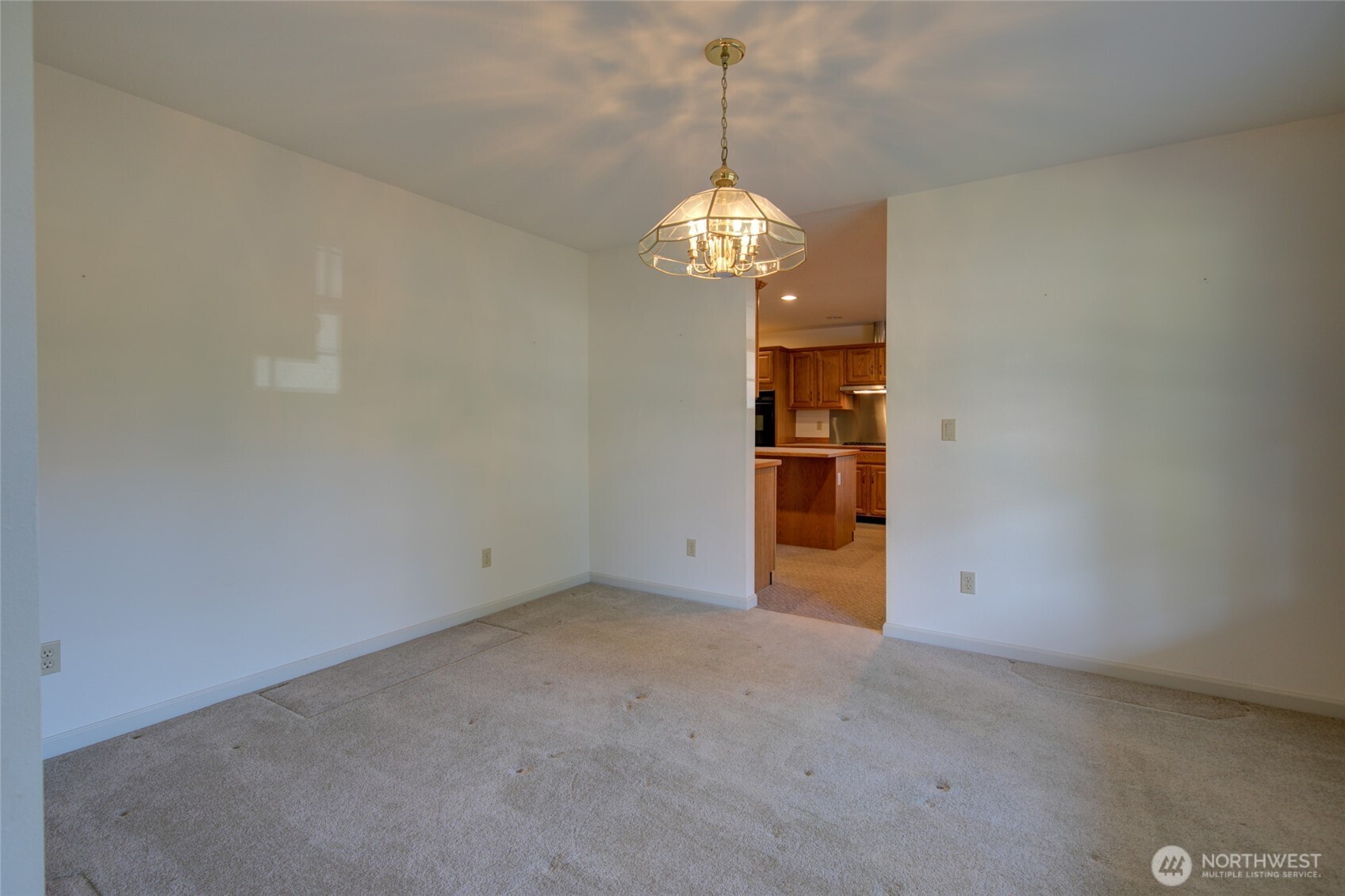 646 Woodland Loop Property Photo 14