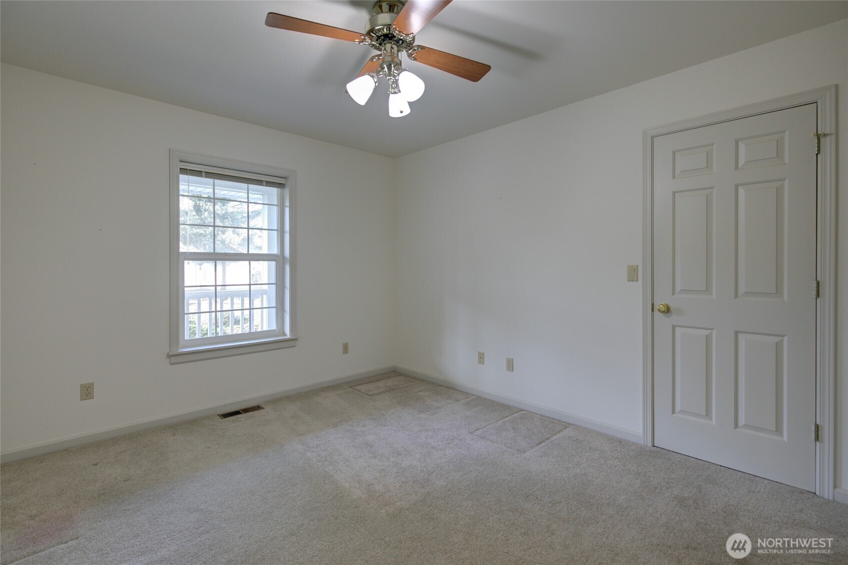 646 Woodland Loop Property Photo 15