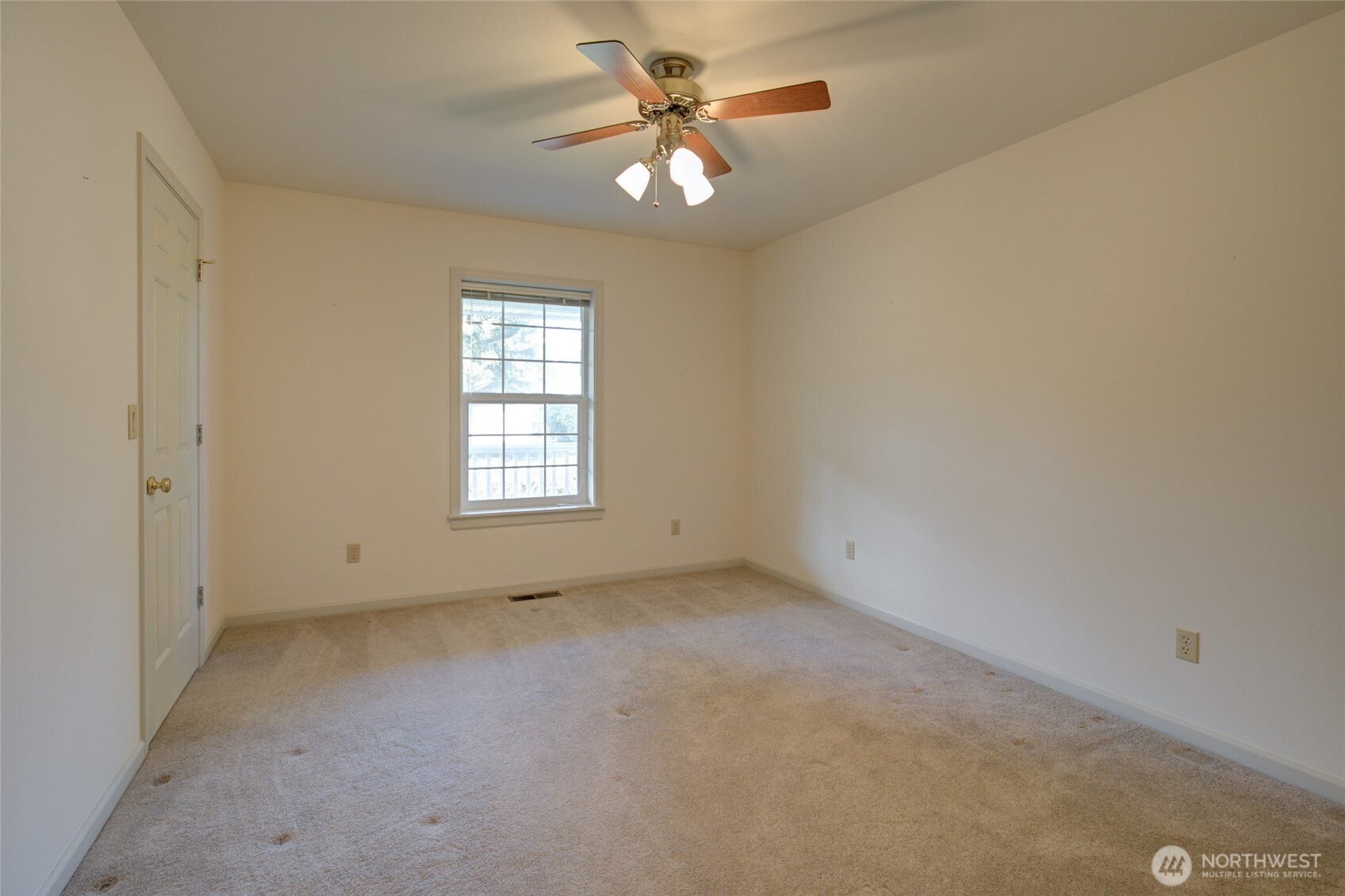 646 Woodland Loop Property Photo 17