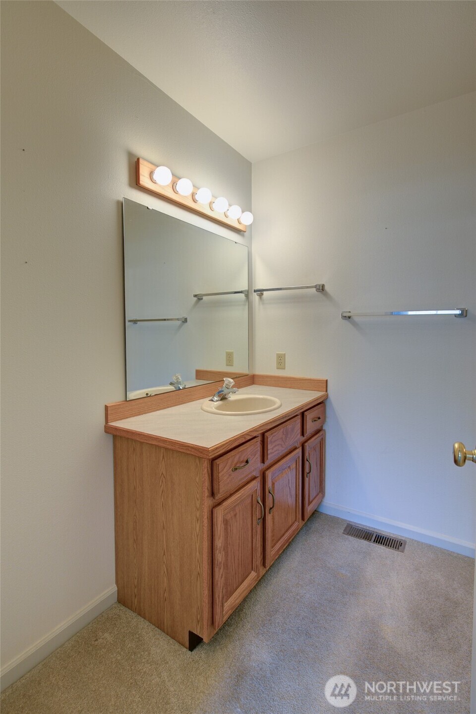646 Woodland Loop Property Photo 23