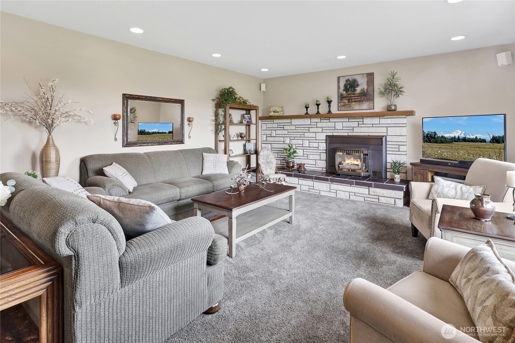 136 W Wiser Lake Road Property Photo 4