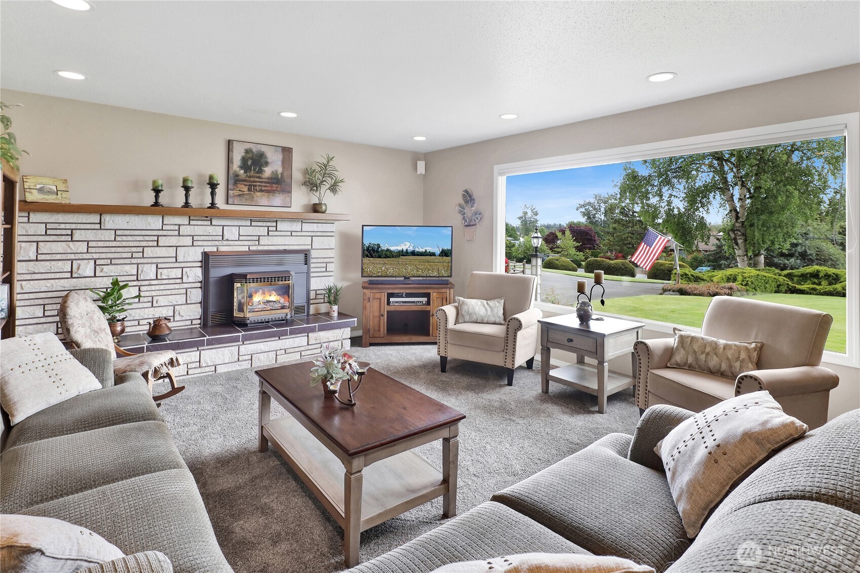 136 W Wiser Lake Road Property Photo 5