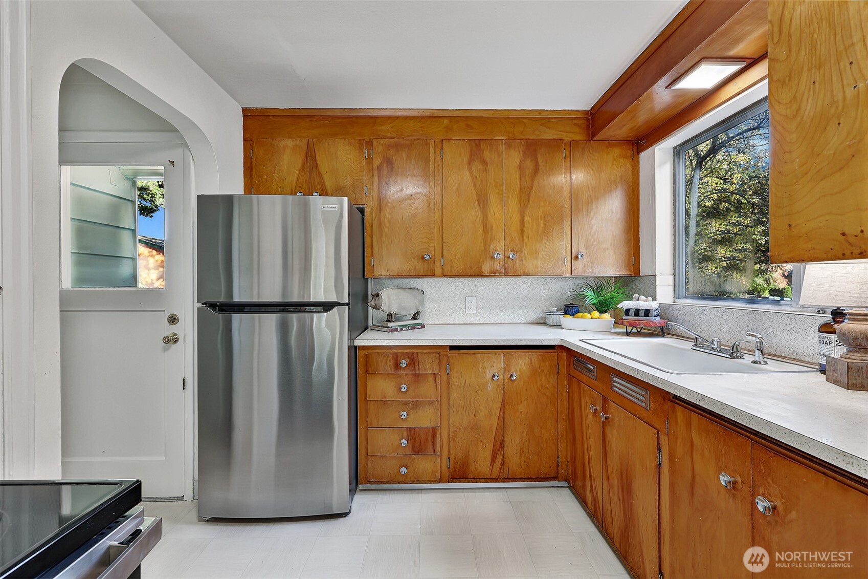 11034 Evanston Avenue Property Photo 8