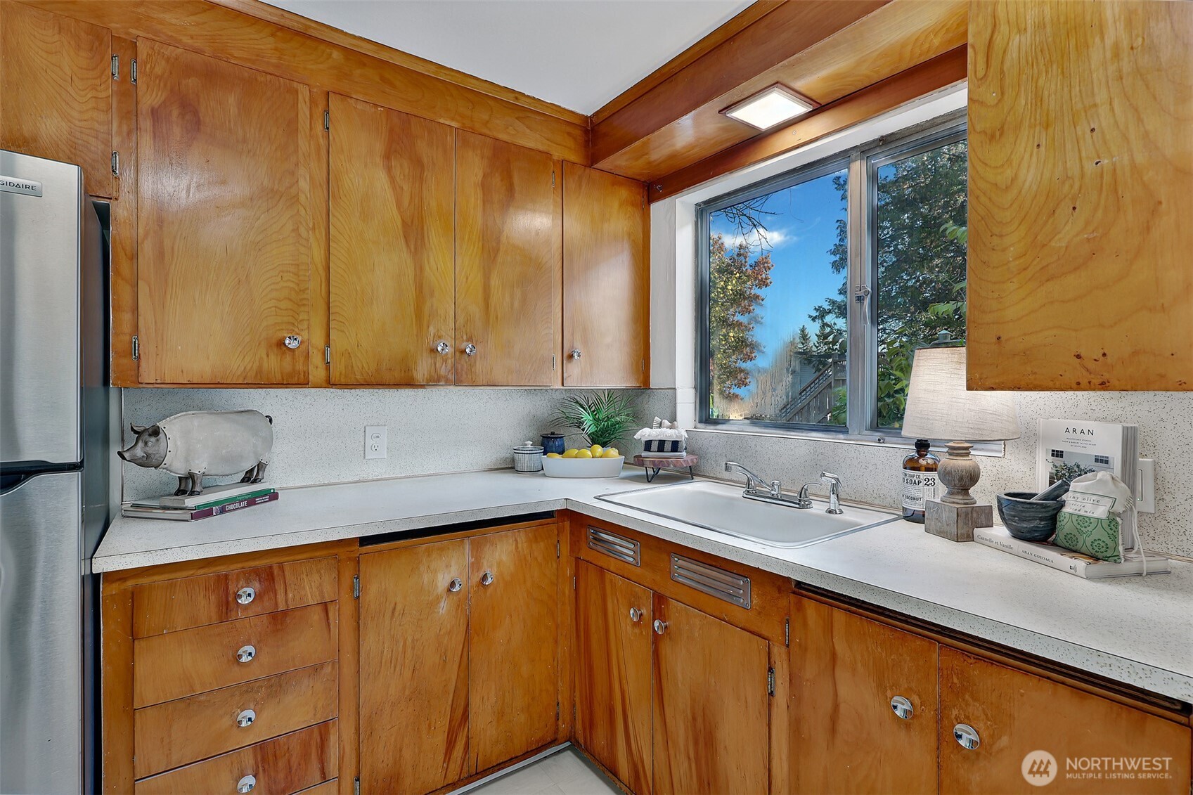 11034 Evanston Avenue Property Photo 9