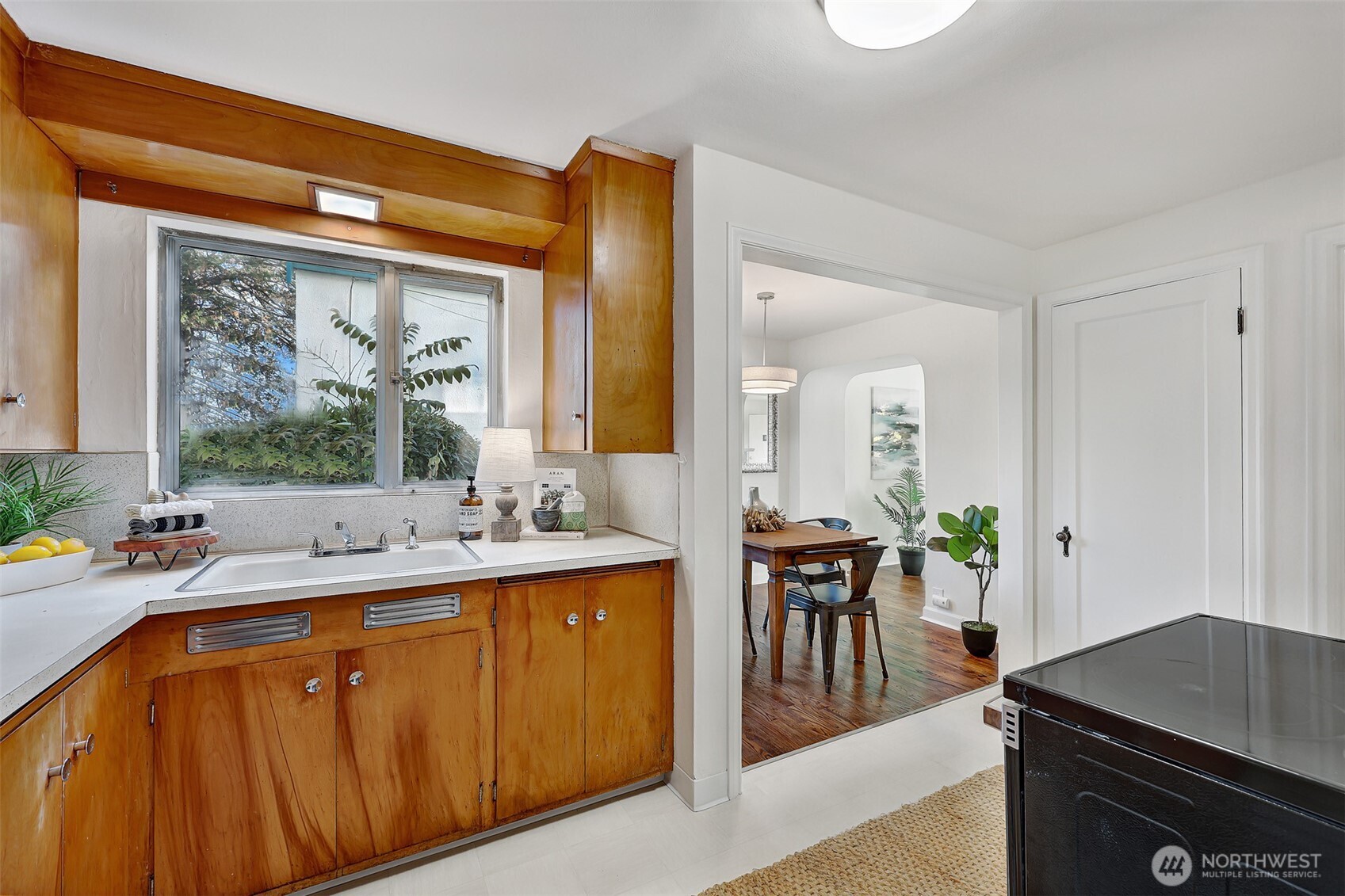 11034 Evanston Avenue Property Photo 10