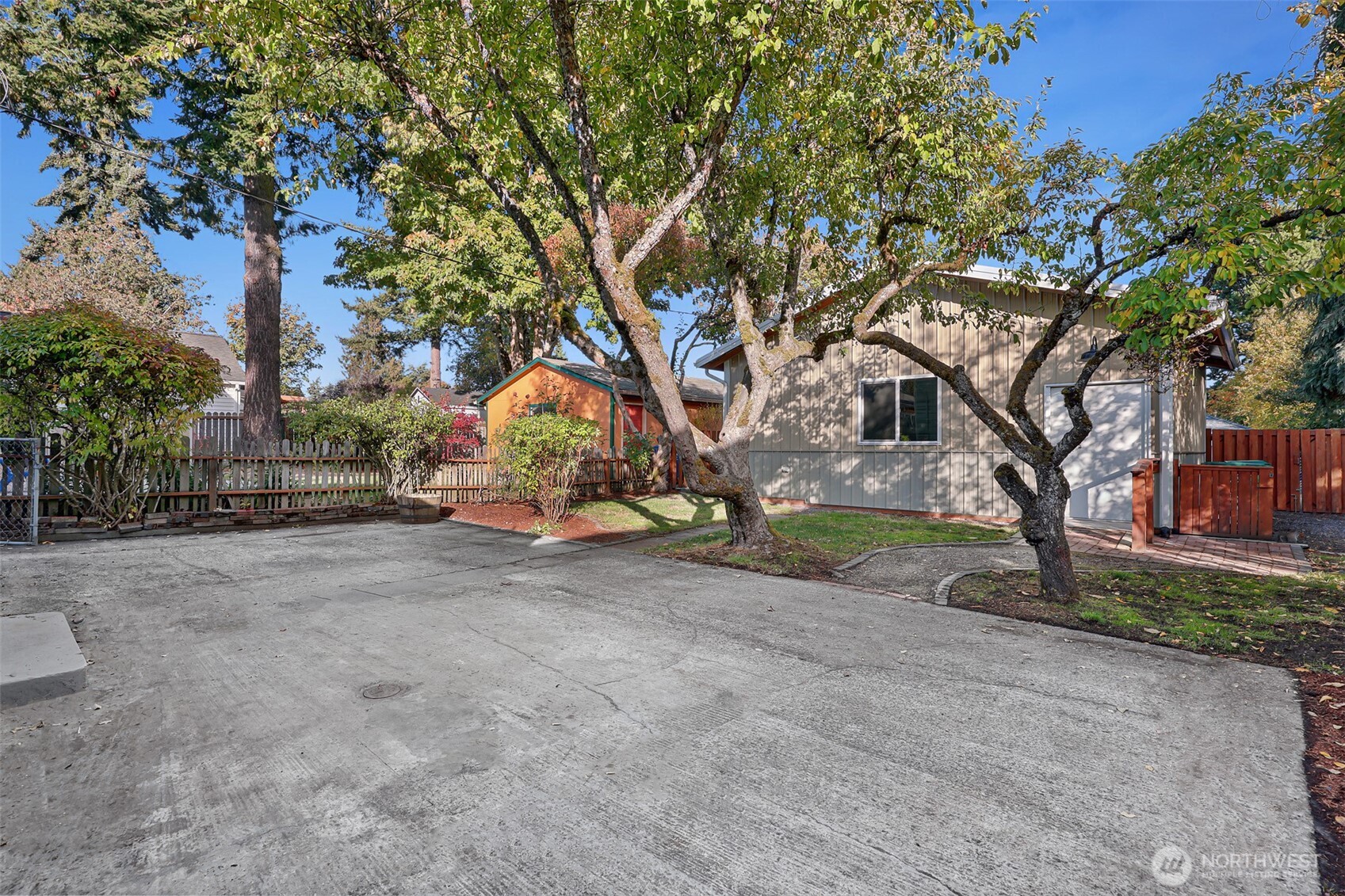 11034 Evanston Avenue Property Photo 25