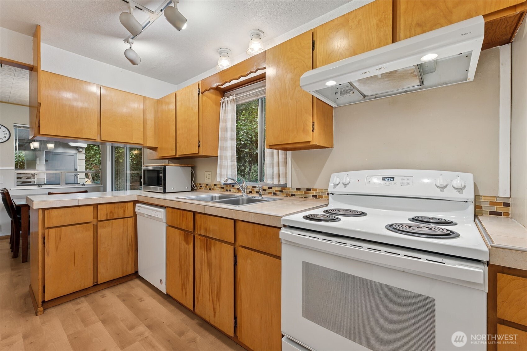 16051 21st Avenue Property Photo 9