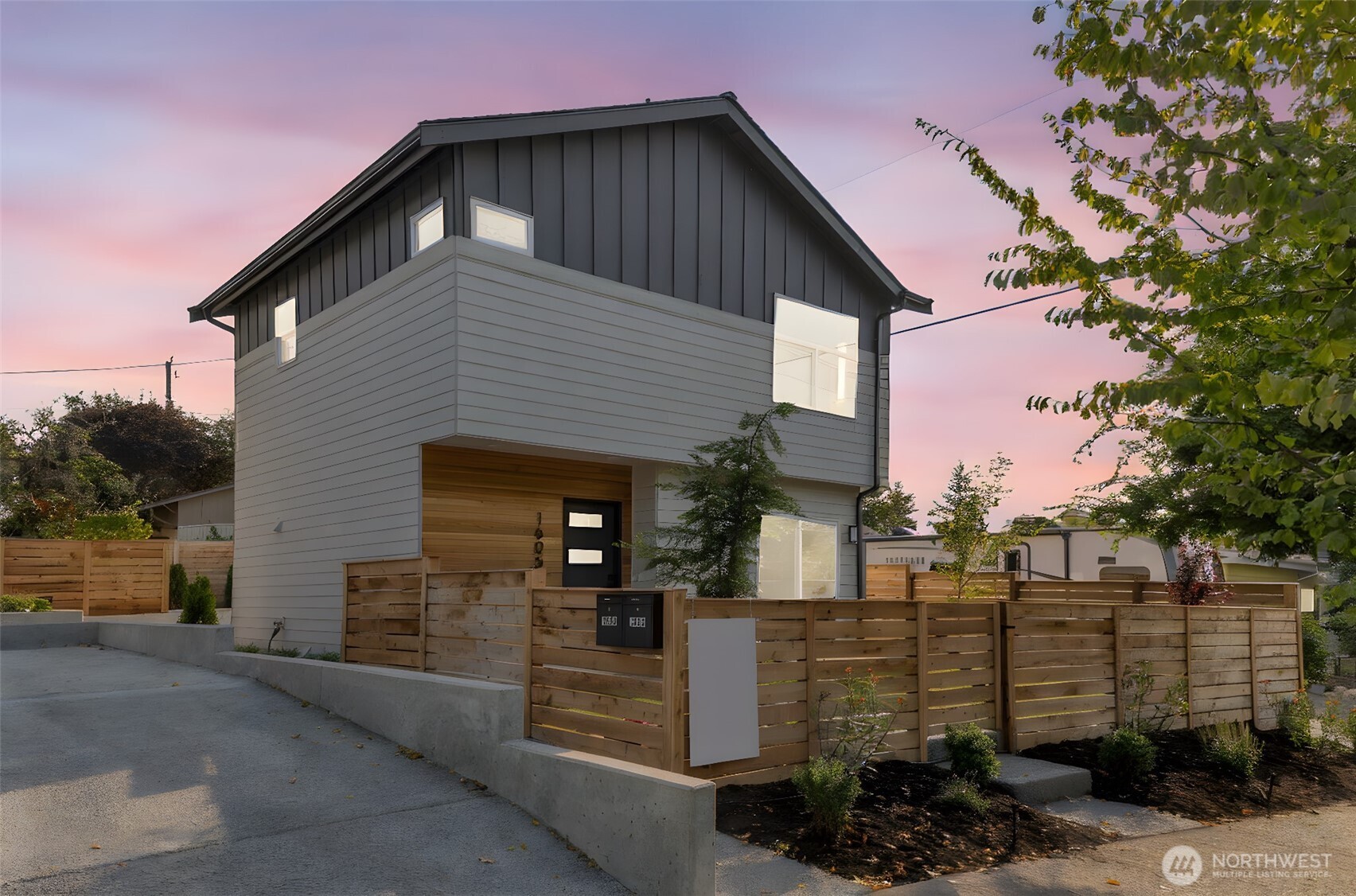 1605 Sw Kenyon Street Property Photo 1