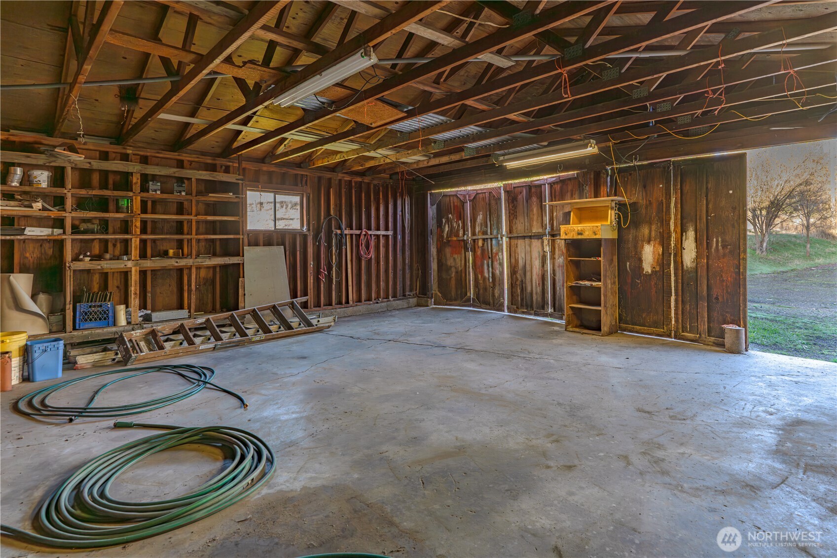 20016 N Sands Road Property Photo 10