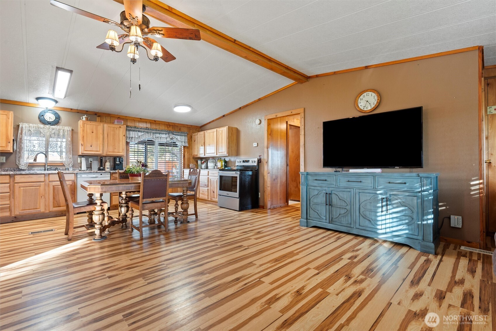 4372 Road 20 Property Photo 16