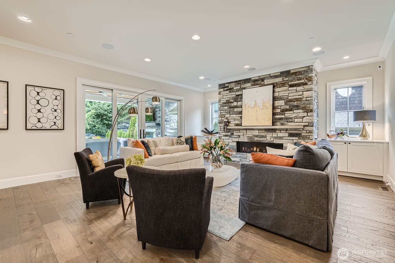 2121 109th Avenue Property Photo 3