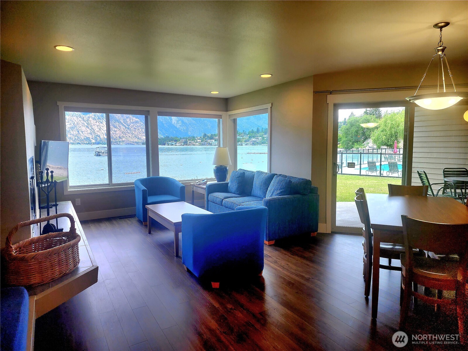 1 Lakeside 713-m Property Photo 4
